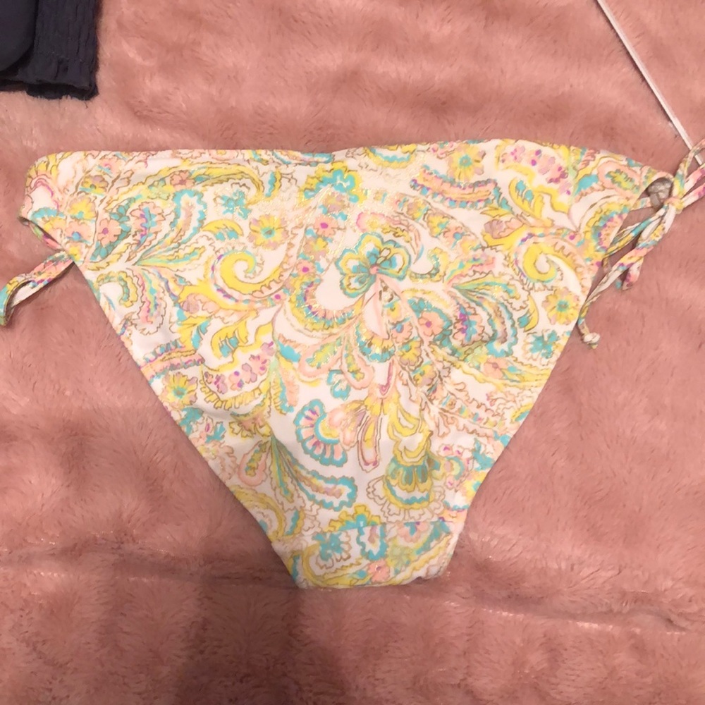 Victoria Secret Swim - Picture 2 of 3